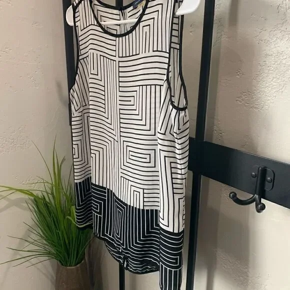 Tommy Hilfiger short sleeve blouse size small - Picture 2 of 9